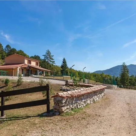 Prázdninový dům Ucka Nature Park Mountain Hideway Robinson House Matic With Pool *