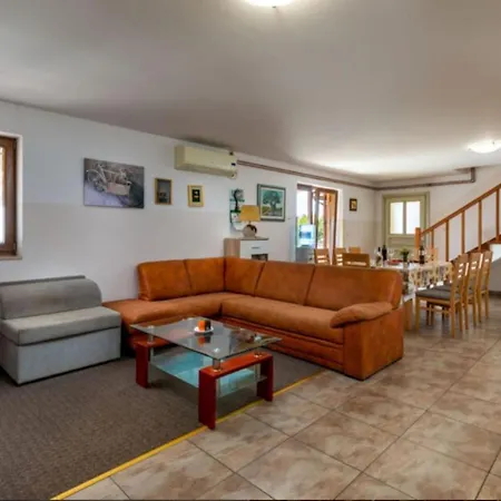 Ucka Nature Park Mountain Hideway Robinson House Matic With Pool *